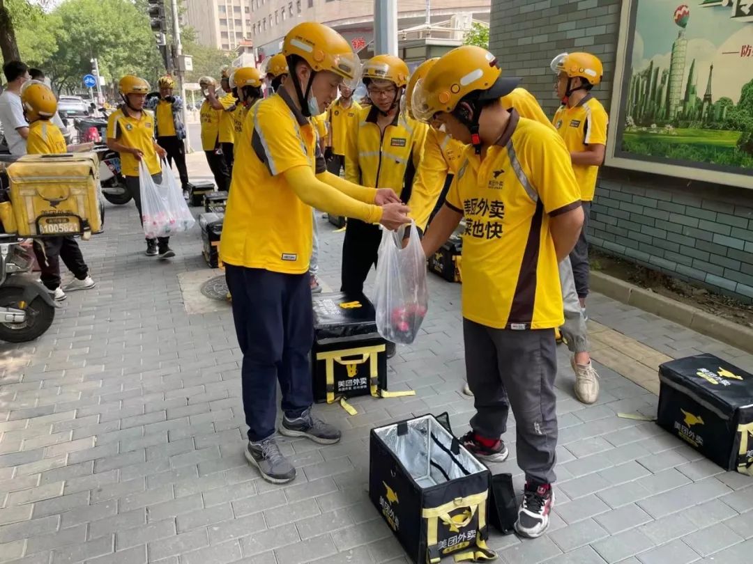 北京外卖员超车致人死亡案引热议，新就业形态劳动者社保谁来兜底