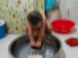 48岁妈妈怀孕引热议！女儿崩溃，众人却关心这俩问题？