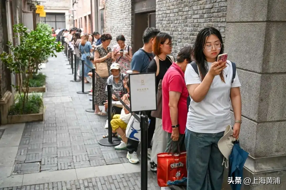 老铺黄金新天地店开业_古法黄金品牌折扣活动_中国黄金是大品牌吗