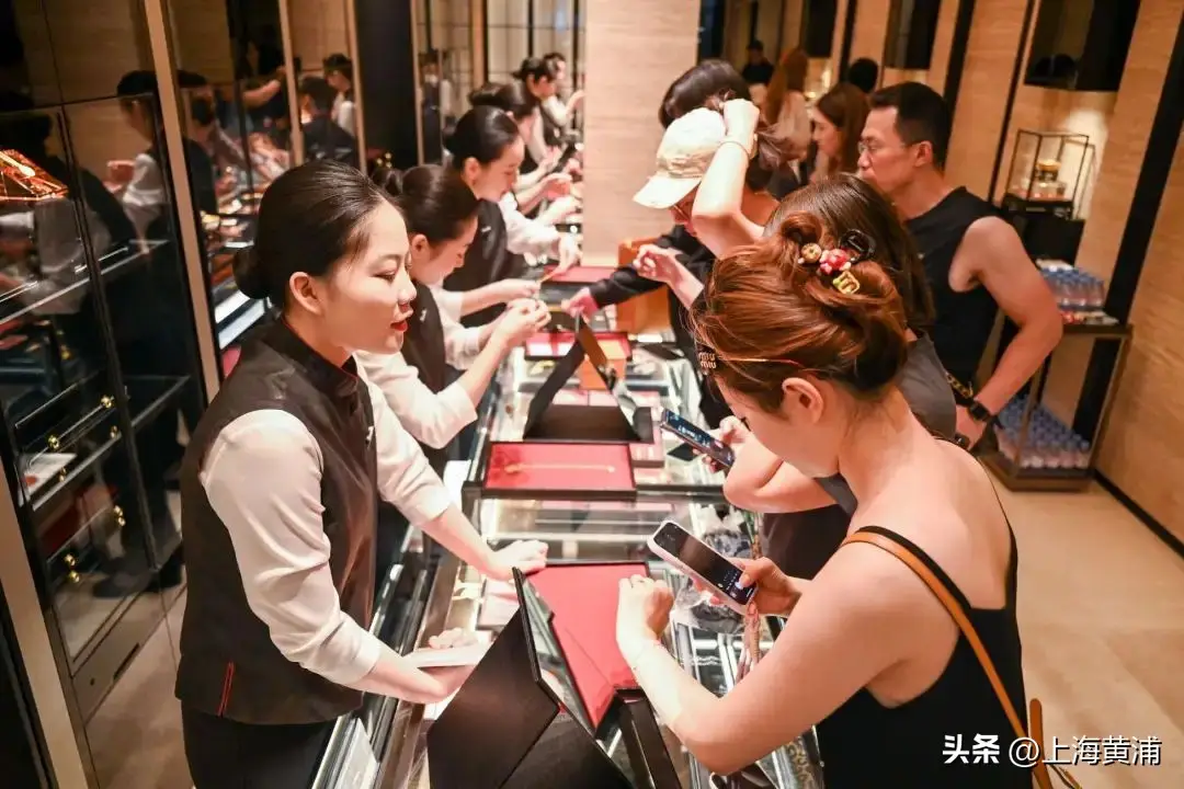 中国黄金是大品牌吗_老铺黄金新天地店开业_古法黄金品牌折扣活动