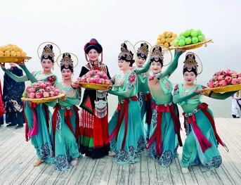 饱览山川美 领略人文情——新疆在绿水青山间书写文旅融合发展的生动答卷