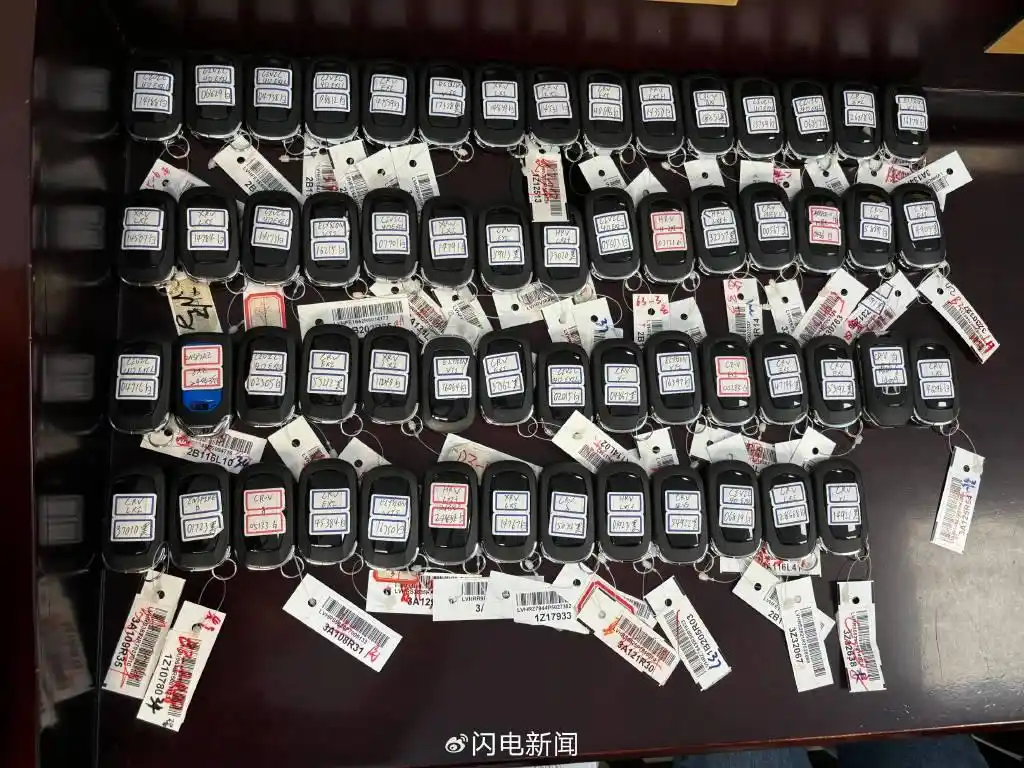 济南历下法院为56名车主交付汽车合格证和备用钥匙，解挂牌难题