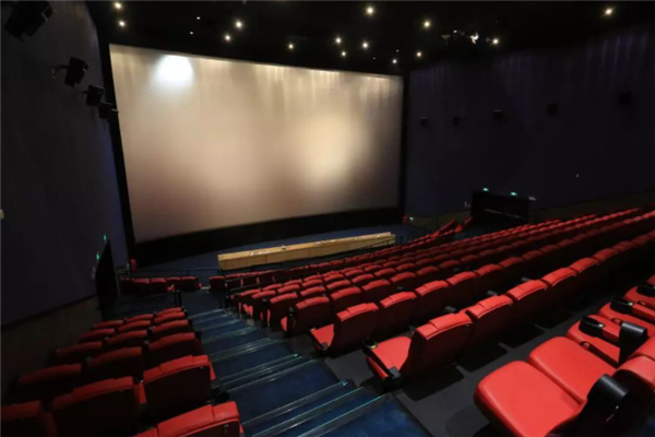 在小镇上开个电影院需要多少钱?