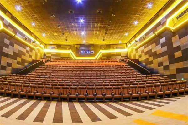 在小镇上开个电影院需要多少钱?