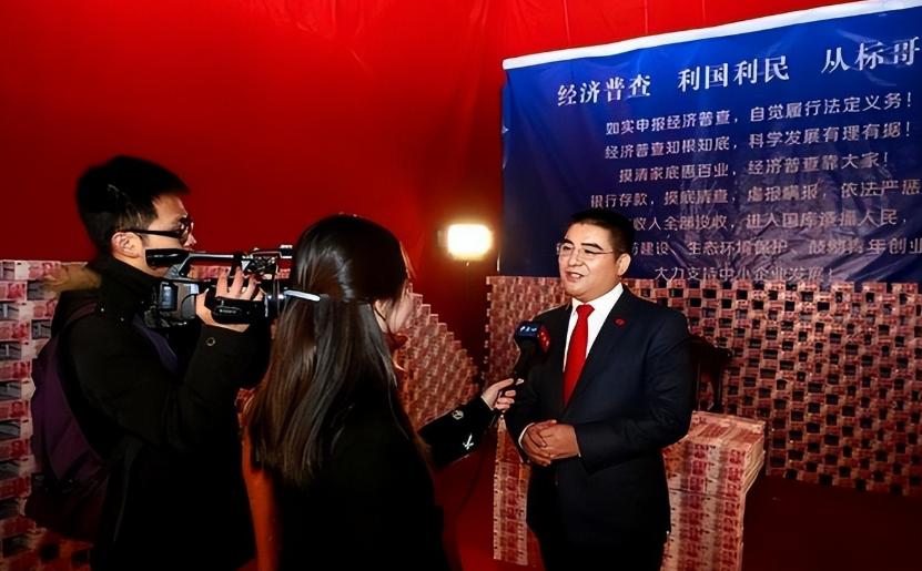 陈光标发钱图_陈光标的变形金刚是什么设备_陈光标的钱是哪里来的