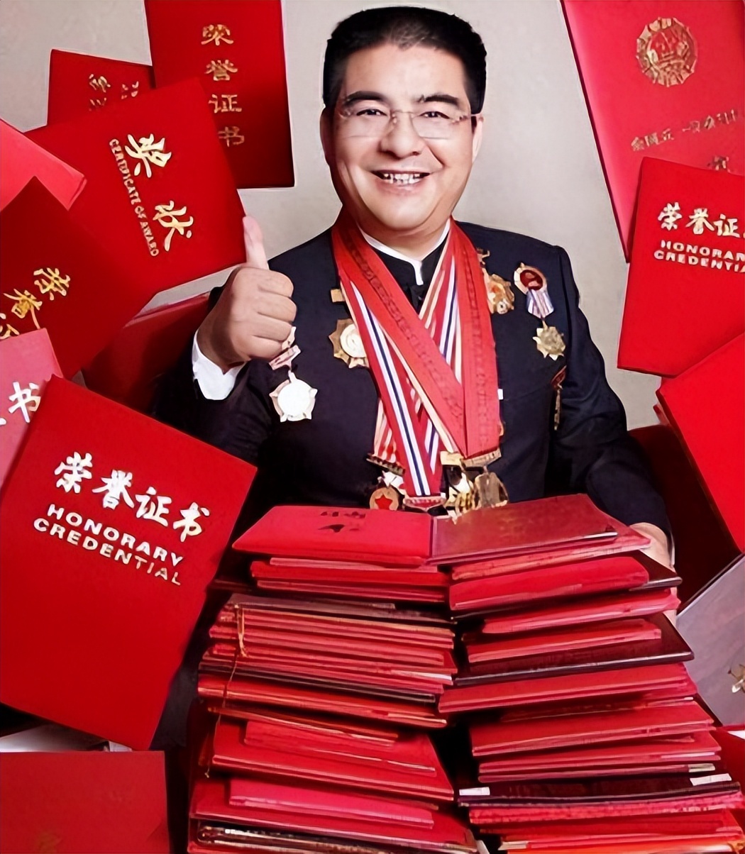 陈光标发钱图_陈光标的变形金刚是什么设备_陈光标的钱是哪里来的