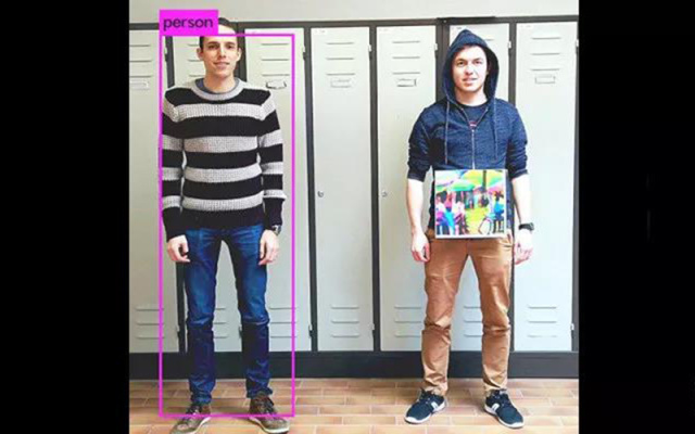 智东西周报:AI学会从大脑中合成语音 神奇彩色贴纸骗过AI 奔驰母公司计划裁员1万人