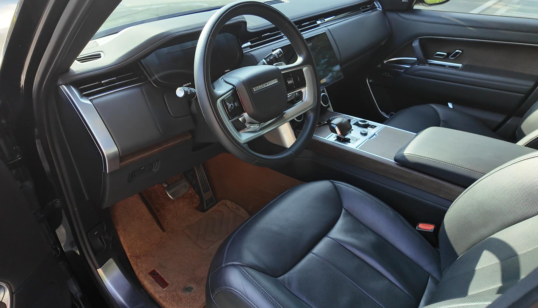 路虎租一天需要多少钱_路虎揽胜内饰豪华感与细节做工分析_路虎揽胜豪华品牌中大型SUV评测