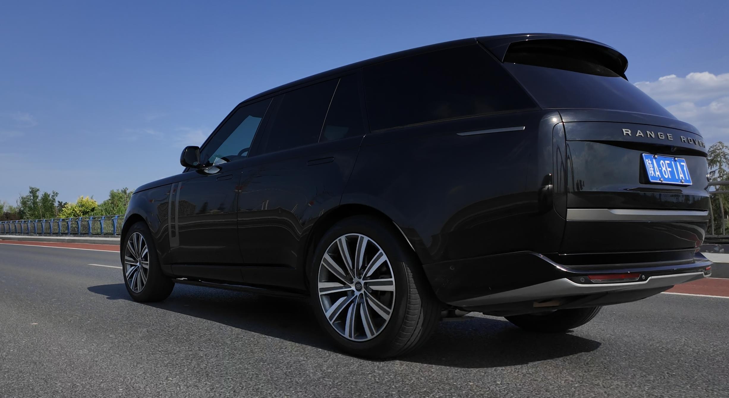 路虎揽胜内饰豪华感与细节做工分析_路虎租一天需要多少钱_路虎揽胜豪华品牌中大型SUV评测